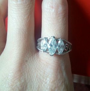 Vintage silver-tone faux triple diamond ring 9